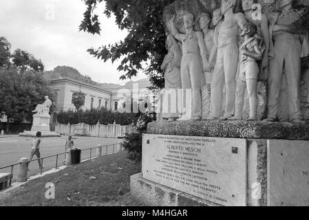 Gräber von Anarchisten auf dem Friedhof von Carrara (Italien, 1986) Stockfoto