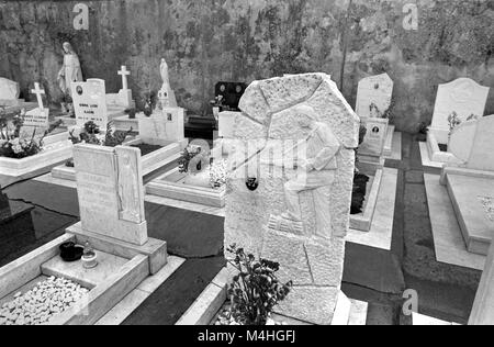 Gräber von Anarchisten auf dem Friedhof von Carrara (Italien, 1986) Stockfoto