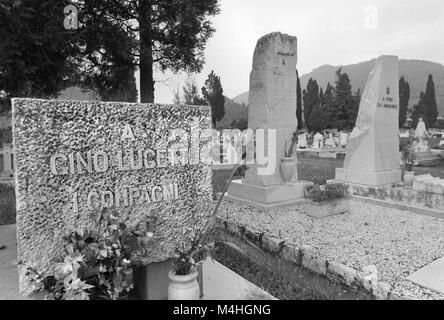 Gräber von Anarchisten auf dem Friedhof von Carrara (Italien, 1986) Stockfoto