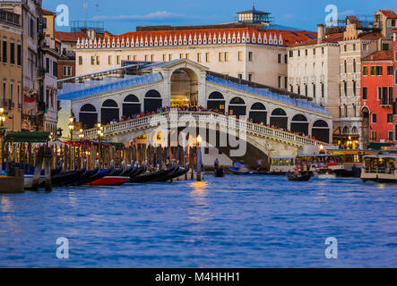 Rialto-Brücke in Venedig Italien Stockfoto