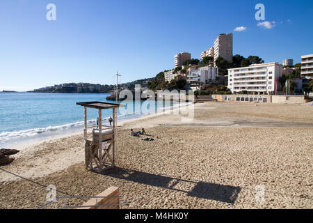 Mallorca Strand Cala Mayor", keine Touristen im sonnigen Wintertag. Stockfoto