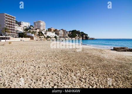 Mallorca Strand Cala Mayor", keine Touristen im sonnigen Wintertag. Stockfoto