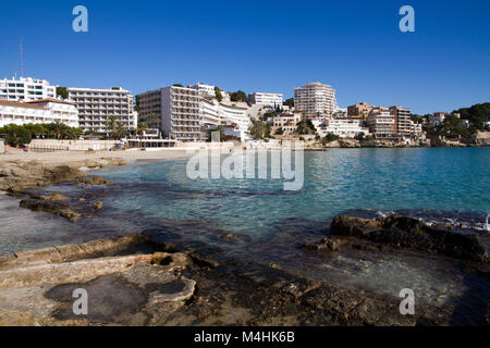 Mallorca Beach in sonniger Tag Winter, Strand von Cala Mayor. Stockfoto