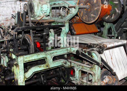 Alte dysfunktionalen vintage Maschinen für die Herstellung von Textilien verwendet Stockfoto