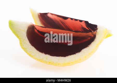 Lemon Wodka schwarze Johannisbeeren Gelee (jello) Schüsse Stockfoto