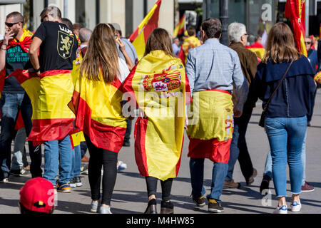 Demonstration für den Verbleib Kataloniens in Spanien, gemeinsame Aktion von Katalanen und Spanienanhängern Stockfoto