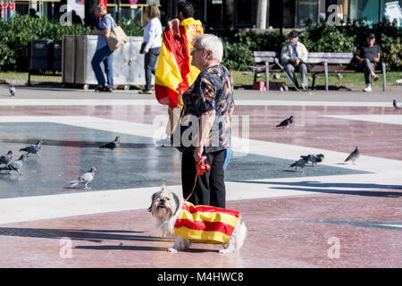 Demonstration für den Verbleib Kataloniens in Spanien, gemeinsame Aktion von Katalanen und Spanienanhängern Stockfoto