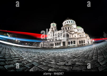 Leichte Spuren von Autos, die Alexander-Newski-Kathedrale. Sofia, Bulgarien. Stockfoto