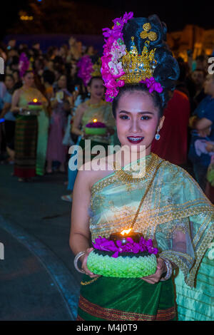 CHIANG MAI, THAILAND - Nov. 04: Teilnehmer der Parade während Yee Peng Festival in Chiang Mai, Thailand am 04. November 2017 Stockfoto
