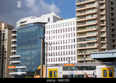 Sydney Zug am Milsons Point Bahnhof in North Sydney, Australien Stockfoto