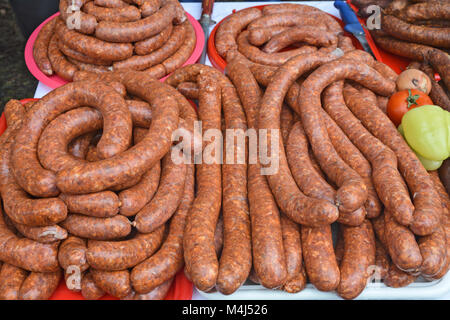 Frisch Würstchen, die zum Verkauf angeboten werden. Stockfoto