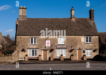 Die Masons Arms Pub, North Leigh, Oxfordshire, England, Großbritannien Stockfoto