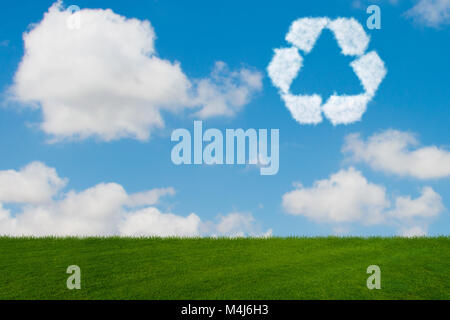 Recycling-Symbol aus Wolken Stockfoto