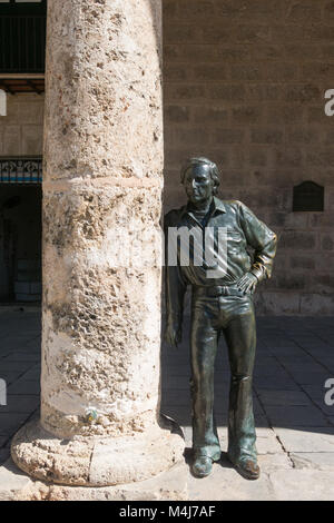 Havanna, Kuba: Statue der Flamenco-tänzer Antonio Gades. Spalte der Palacio del Conde Lombillo. Platz der Kathedrale, die Altstadt von Havanna, Stockfoto