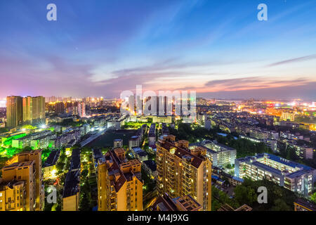 Jiujiang Stadtbild im Sonnenuntergang Stockfoto