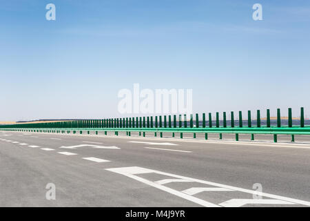 Autobahn auf Wüste Gobi Stockfoto