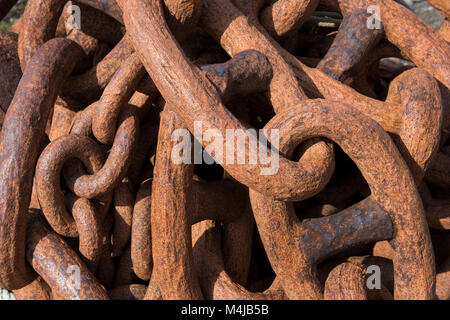 Britisches Territorium, South Georgia. Historischen Walfang Beilegung von grytviken. Große rostige Walfang Kette. Stockfoto