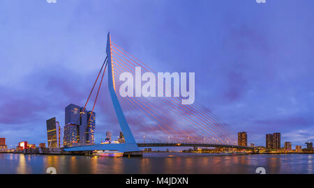Erasmus bridge Rotterdam und Stadtbild - Niederlande Stockfoto