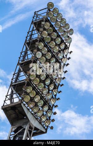 Alte Arbeitsscheinwerfer Mast Stockfoto