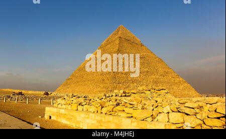 Die Große Pyramide von Gizeh oder der Pyramide des Cheops, Pyramiden, Giza, Ägypten, Nordafrika Stockfoto