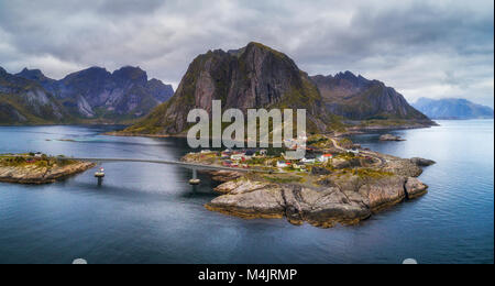 Luftaufnahme von Hamnoy Fischerdorf in Norwegen Stockfoto