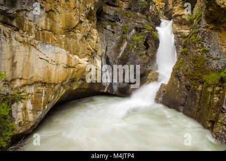 Lower Falls in der Johnston Canyon, Banff National Park, Kanada Stockfoto