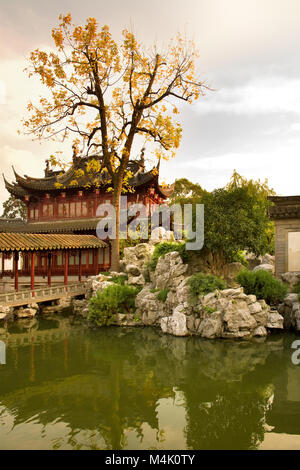 Pagode in öffentlichen Gärten der Yuyuan Garten (Yu Garten), Altstadt, Shanghai, China, Asien Stockfoto