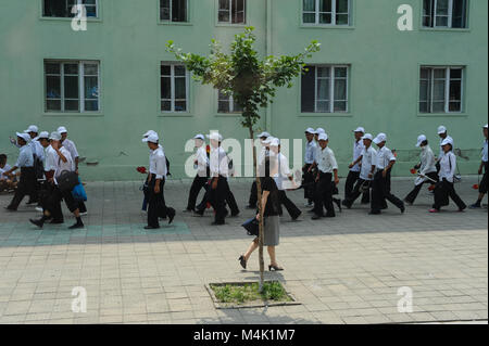 08.08.2012, Pyongyang, North Korea, Asien - Fußgänger in Pjöngjang. Stockfoto