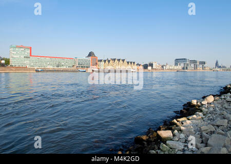 Stadtentwicklungsprojekt in der alten industriellen Hafen "rheinauhafen" am Rhein in Köln, Deutschland Stockfoto