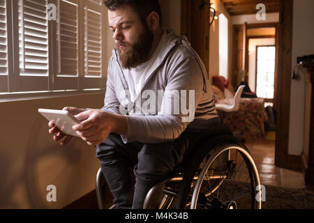 Behinderte Menschen mit digitalen Tablet Stockfoto