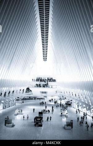 NEW YORK CITY - 10 Juni 2017: Innenansicht des Oculus in Downtown Manhattan. Stockfoto