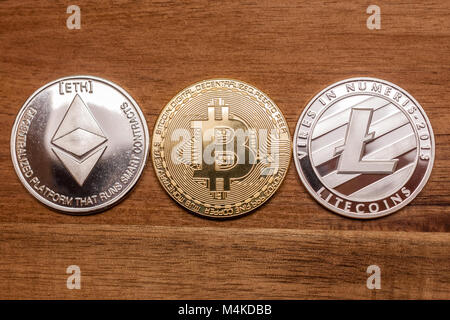 Drei Münzen bitcoin ligtecoin Astraleums Stockfoto