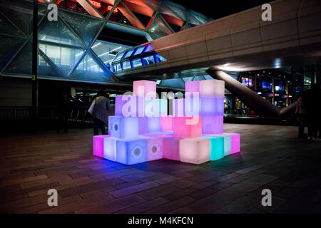 Skulpturen, Bauten und Anlagen, die die Kreationen von einige der innovativsten Künstler und Designer, um heute, präsentieren Arbeiten in unterschiedlichen Formen des Lichts Technologie im Winter Lights, Canary Wharf, London, Großbritannien Mit: Atmosphäre, Wo: London, England, Großbritannien Wann: 17 Jan 2018 Credit: Wheatley/WANN Stockfoto