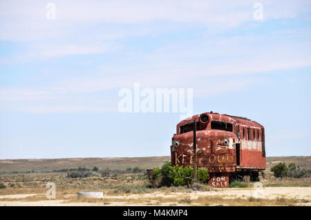 Alte und rostige Ghan Lokomotive in Marree Station, South Australia. Stockfoto