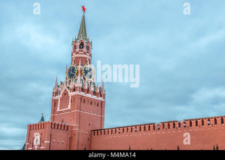 Hauptuhr namens Kuranti auf Spasskaja Turm. Der Rote Platz. Stockfoto