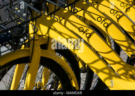 Eine Reihe von ofo Dock - weniger Fahrrad - Fahrräder in Tempe, Arizona, am 3. Februar 2018. Stockfoto