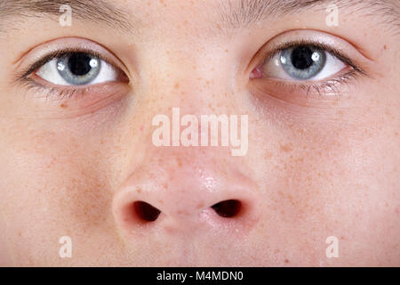 Nahaufnahme des Gesichts einer jungen kaukasischen Teenager Stockfoto