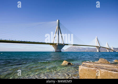 Fernsicht auf die Hängebrücke Rio Antirio in der Nähe von Patras, Griechenland Stockfoto