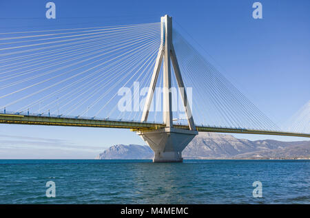 Fernsicht auf die Hängebrücke Rio Antirio in der Nähe von Patras, Griechenland Stockfoto