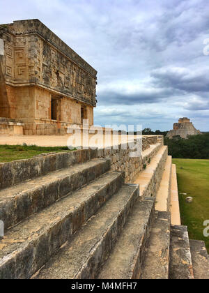 Majestätische Ruinen in Uxmal, Mexiko. Uxmal ist eine alte Maya Stadt der klassischen Periode im heutigen Mexiko. Stockfoto