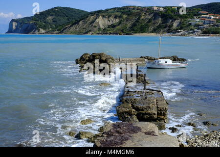 Agios Stefanos, spektakulären Blick auf das Meer in der Nähe des Hafens Stockfoto