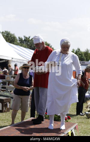 Pyjama aus den alten Tagen. Regionale Kleid von Wieringen in Nordholland Stockfoto