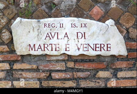 Ruinen von Ostia Antica: AULA DI MARTE E VENERE PLATTE. Stockfoto