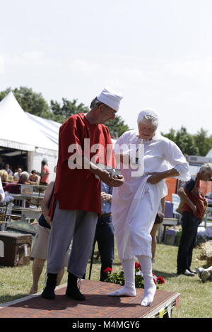 Pyjama aus den alten Tagen. Regionale Kleid von Wieringen in Nordholland Stockfoto