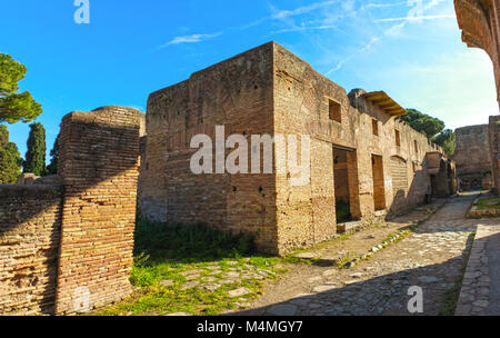 OSTIA ANTICA RUINEN: THERMOPOLIUM DES MIETSHAUSES STRUKTUR (CASEGGIATO DEL THERMOPOLIUM). Stockfoto