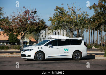 Eine Waymo Selbstfahrer autonomes Fahrzeug wie in Tempe, Arizona am 3. Februar 2018 gesehen. Stockfoto