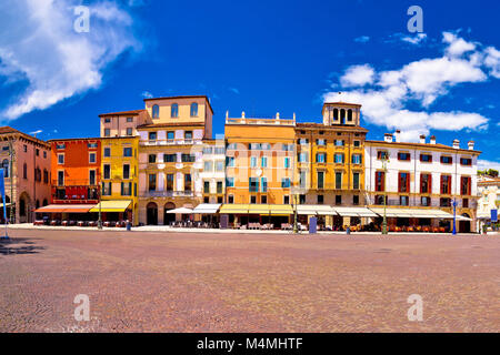 Die Piazza Bra in Verona bunte Aussicht, Sehenswürdigkeiten in der Region Venetien, Italien Stockfoto