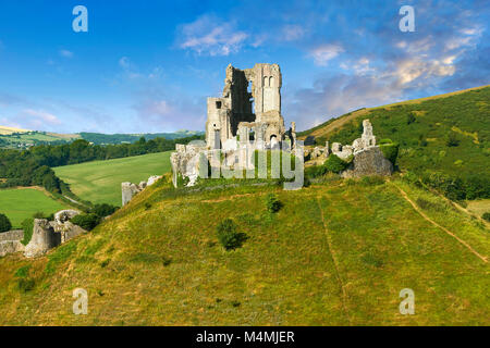 Mittelalterliche Corfe Castle halten & Zinnen bei Sonnenaufgang, von Wilhelm dem Eroberer, Dorset England 1086 gebaut Stockfoto