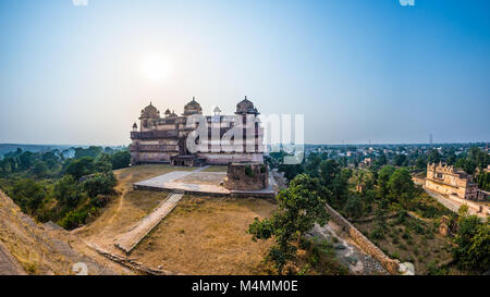 Orchha Palace, Madhya Pradesh. Auch buchstabiertes Orcha, berühmte Reiseziel in Indien. Weitwinkel. Stockfoto