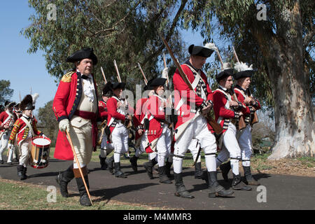 British redcoat Soldaten während einer Wiederinkraftsetzung der Amerikanischen Revolution im 'Central Park' Huntington Huntington Beach Kalifornien USA Stockfoto